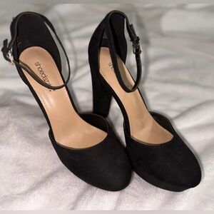 Platform pumps size 11